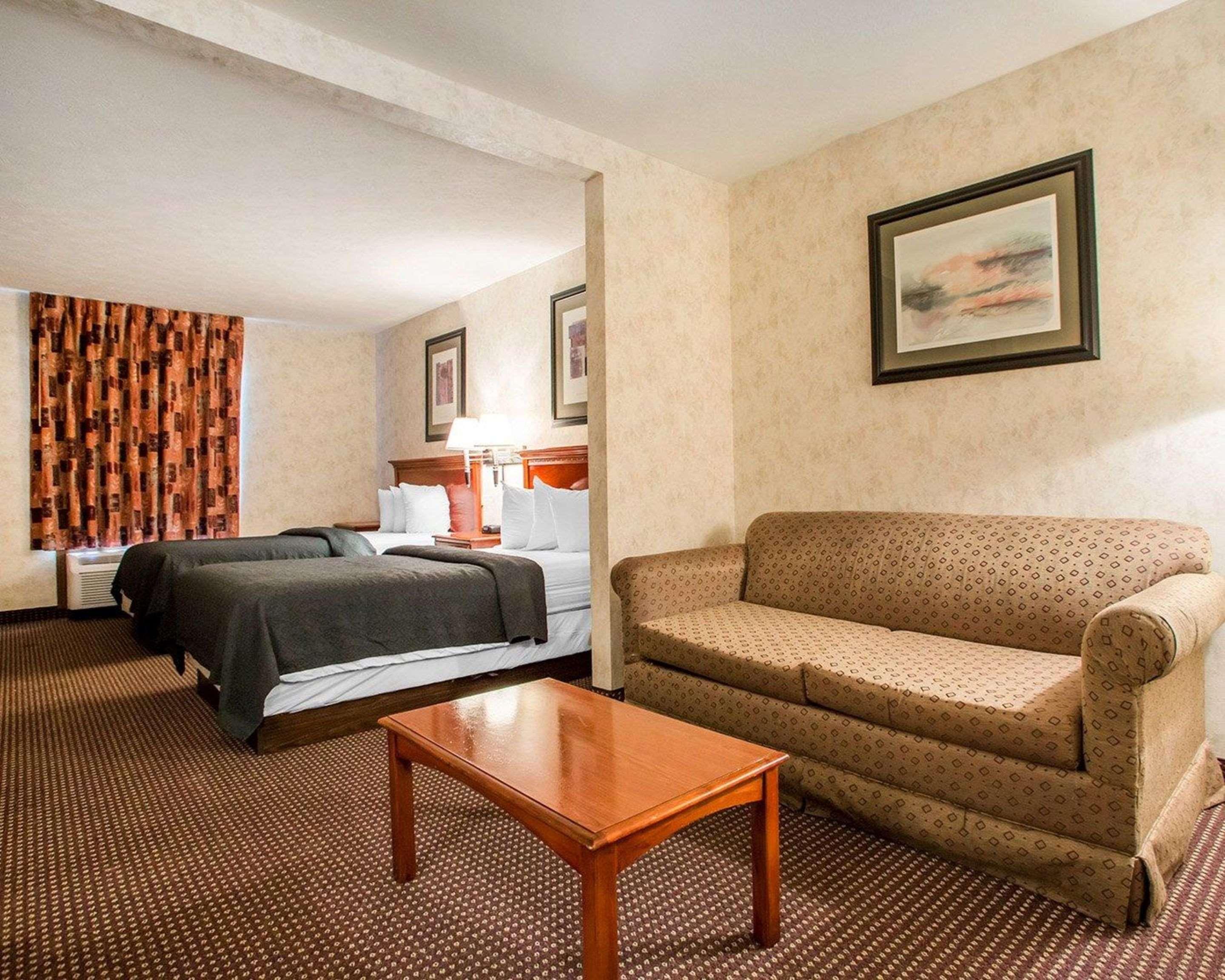 Quality Inn & Suites South-Obetz Esterno foto