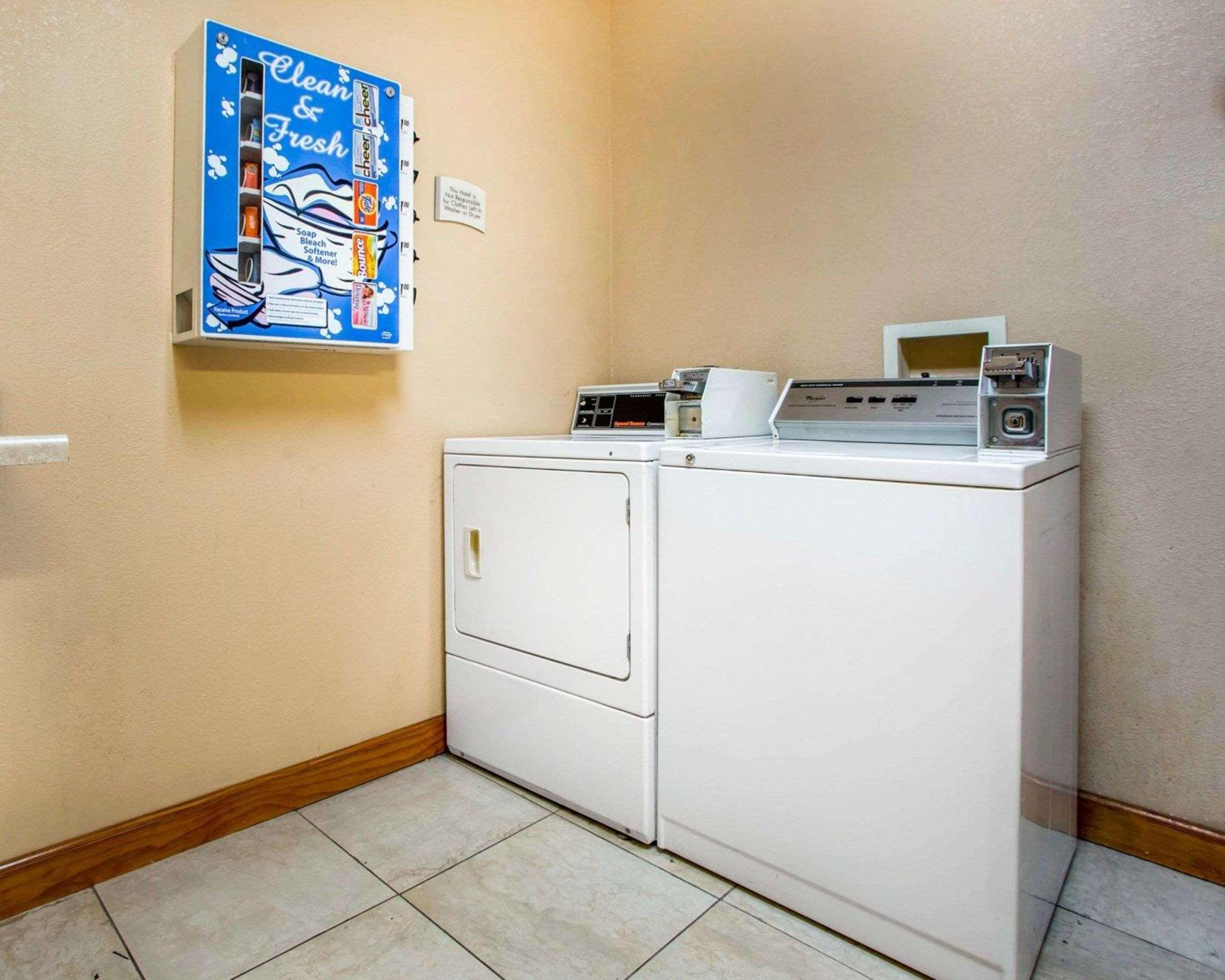 Quality Inn & Suites South-Obetz Esterno foto
