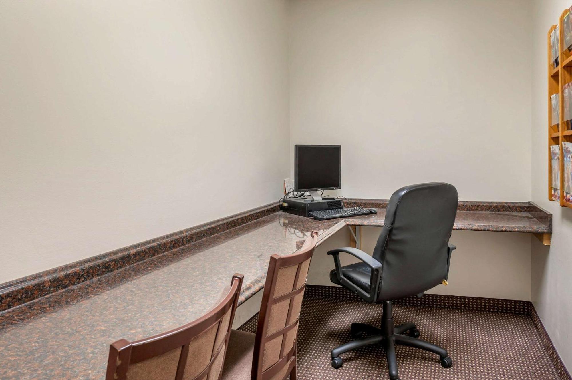 Quality Inn & Suites South-Obetz Esterno foto