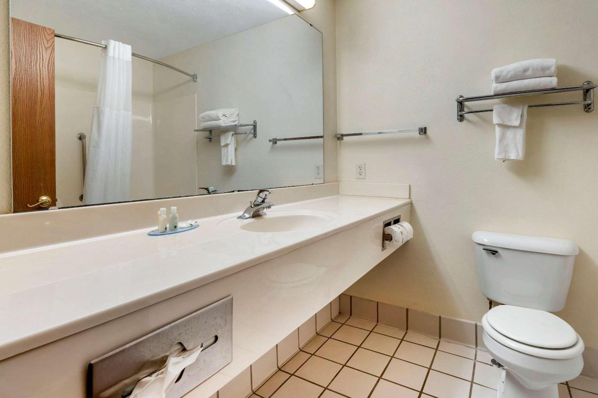Quality Inn & Suites South-Obetz Esterno foto