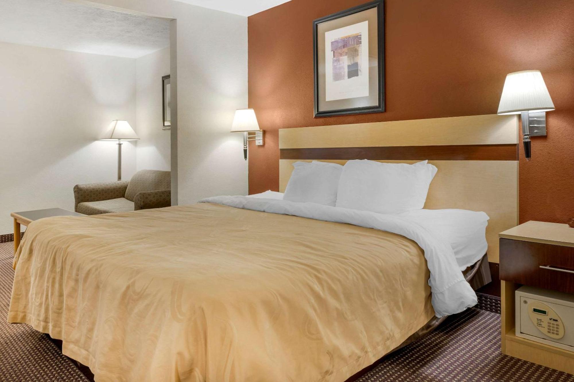 Quality Inn & Suites South-Obetz Esterno foto