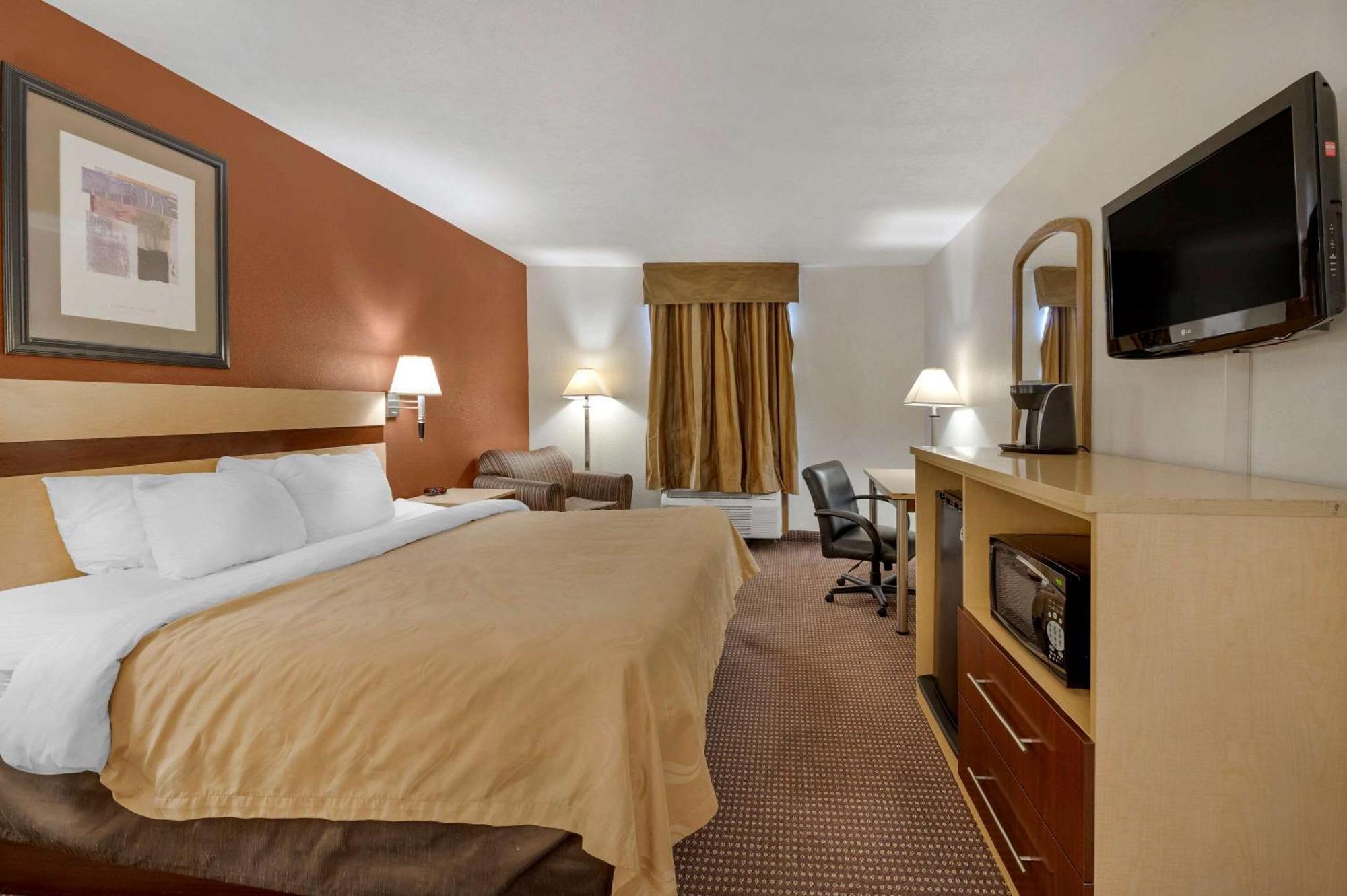 Quality Inn & Suites South-Obetz Esterno foto