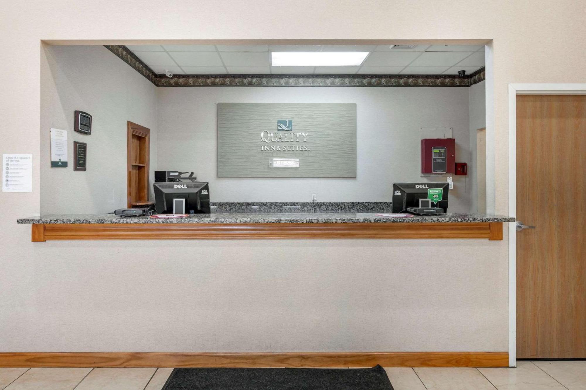 Quality Inn & Suites South-Obetz Esterno foto