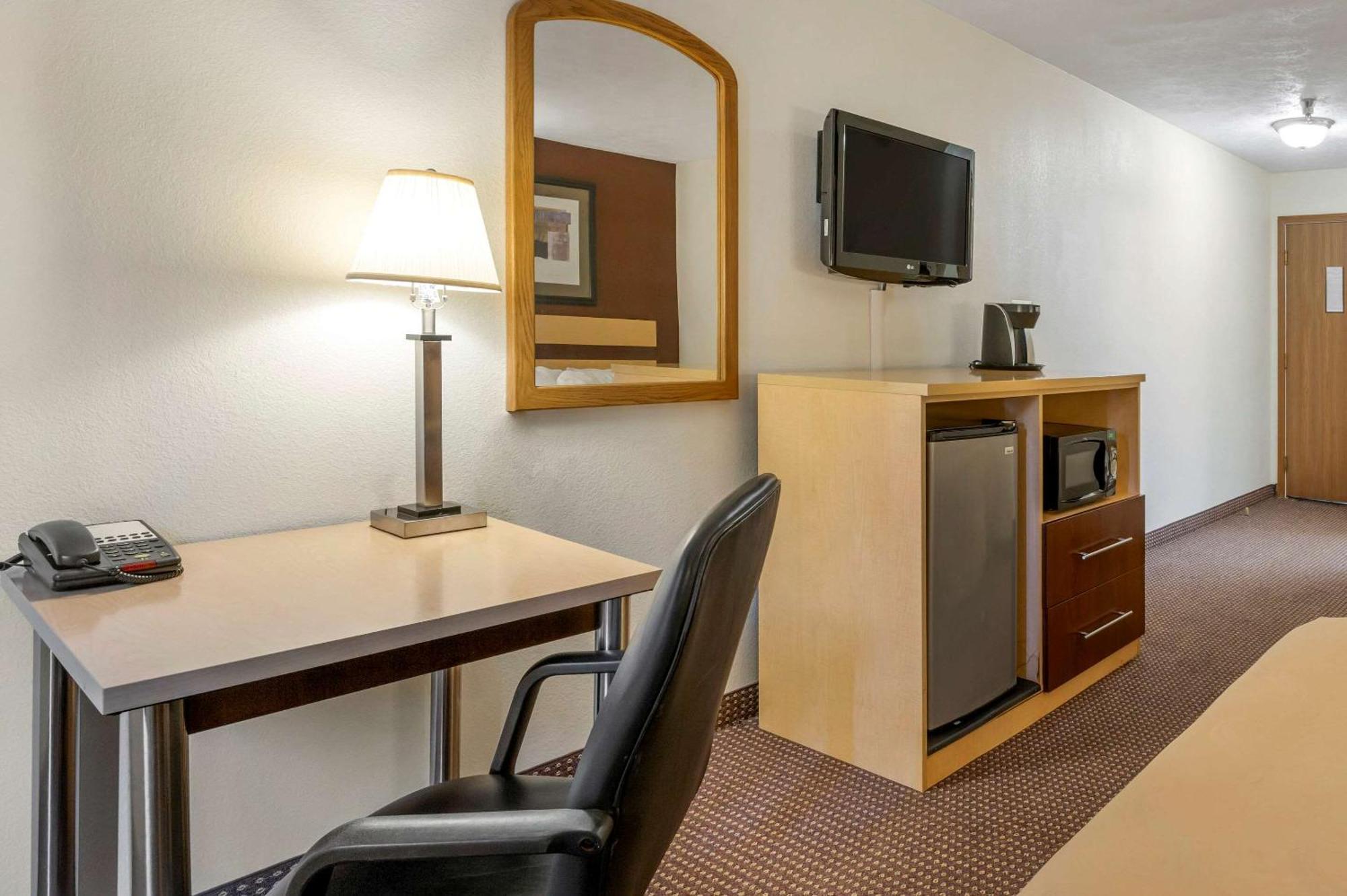 Quality Inn & Suites South-Obetz Esterno foto