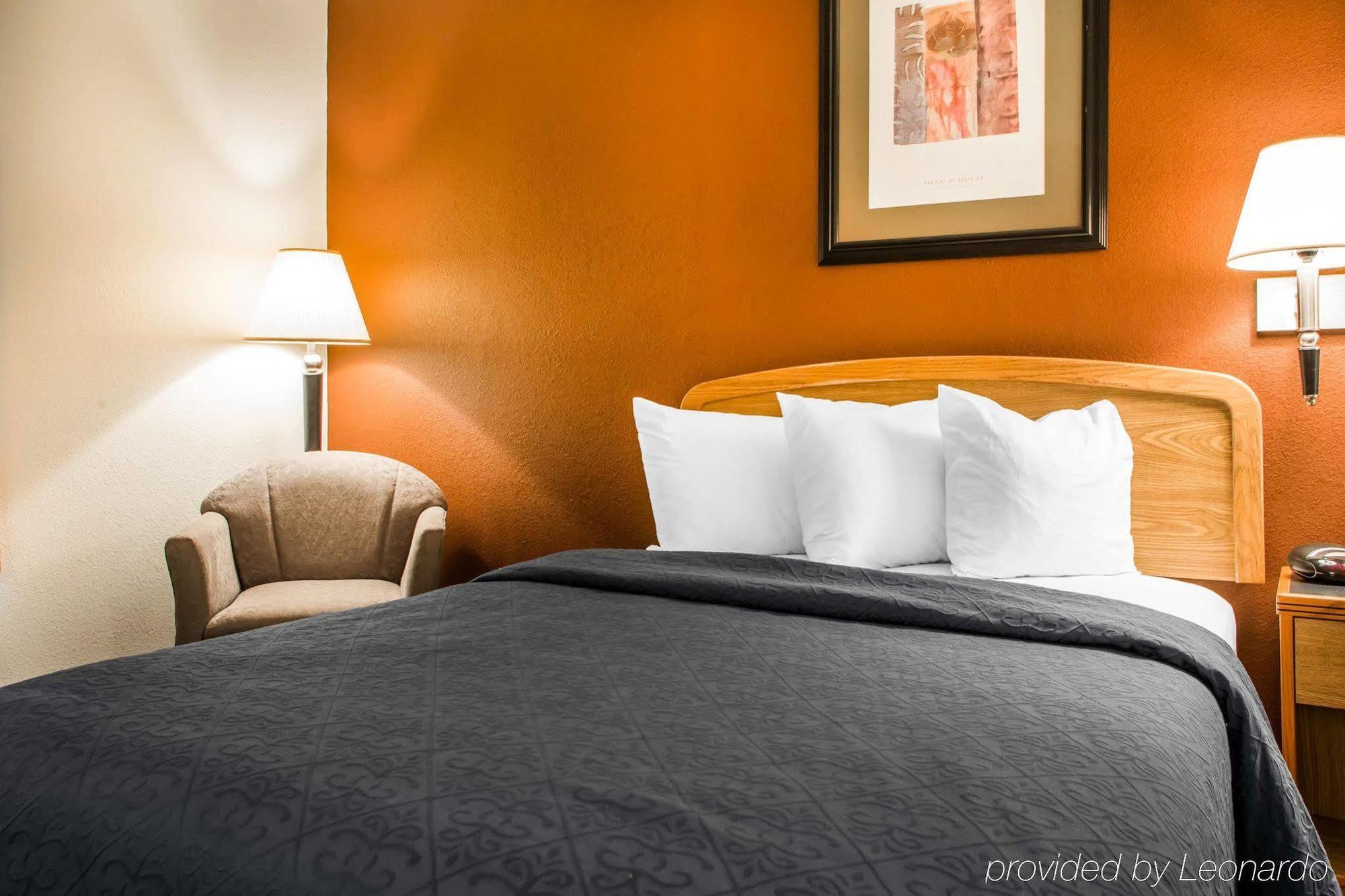 Quality Inn & Suites South-Obetz Esterno foto